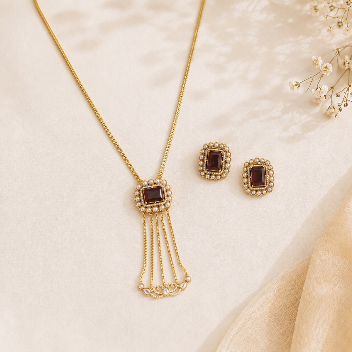 GOLD PLATED PENDANT SET WITH STONE STUDDS